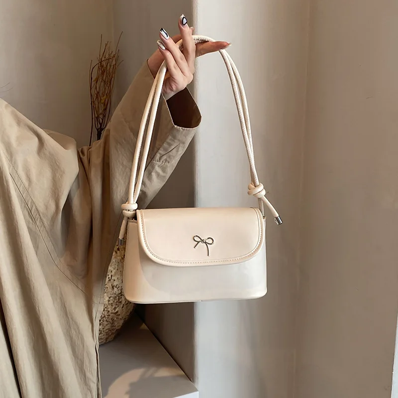 

Stylish Korean Niche Bag - Women's Sophisticated Versatile Saddle, Elegant Shoulder Crossbody Bag