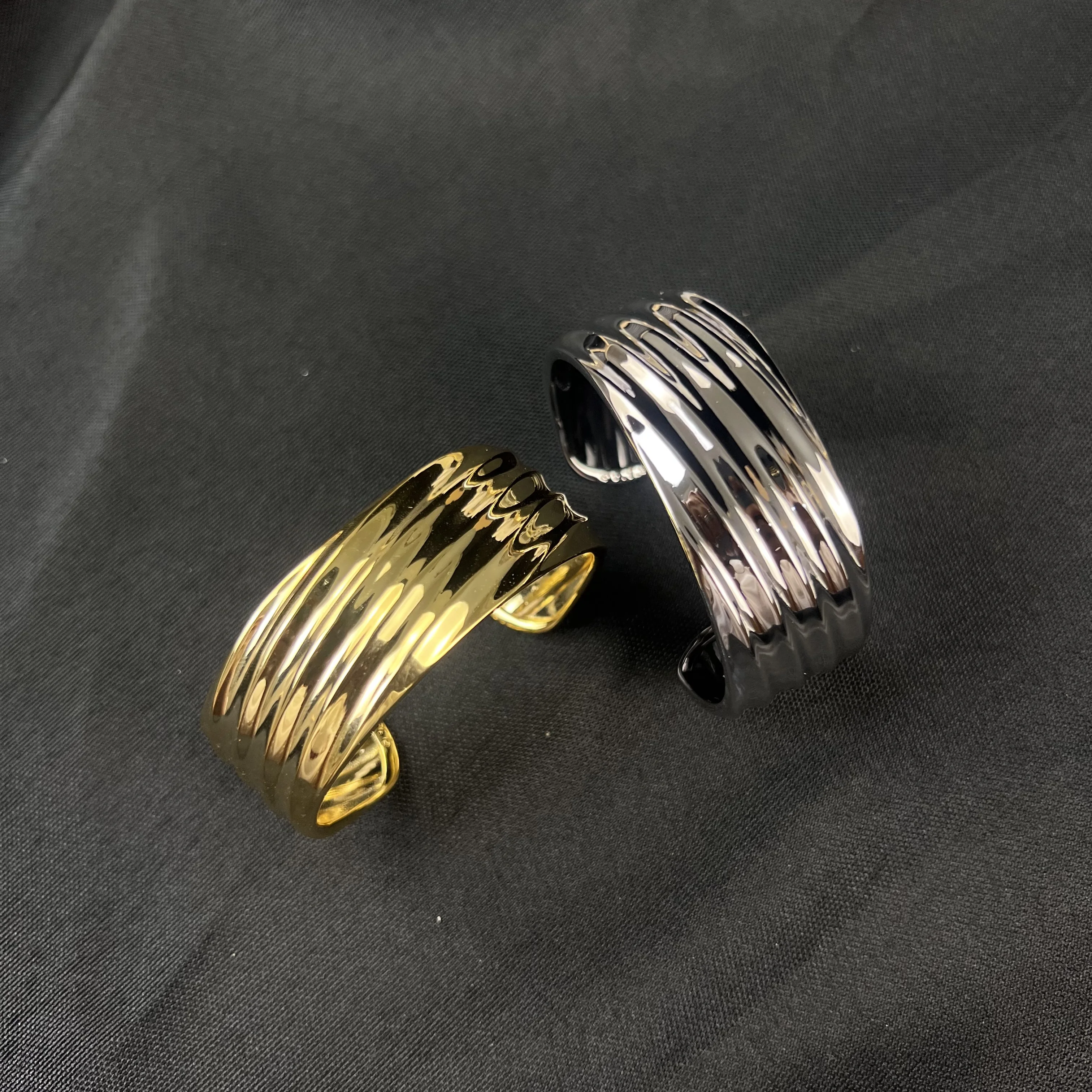 

S925 серебро 2025 новый 24 мм граненый браслет с волнами нейтральный модный тренд ретро классика простая индивидуальность роскошные ювелирные изделия