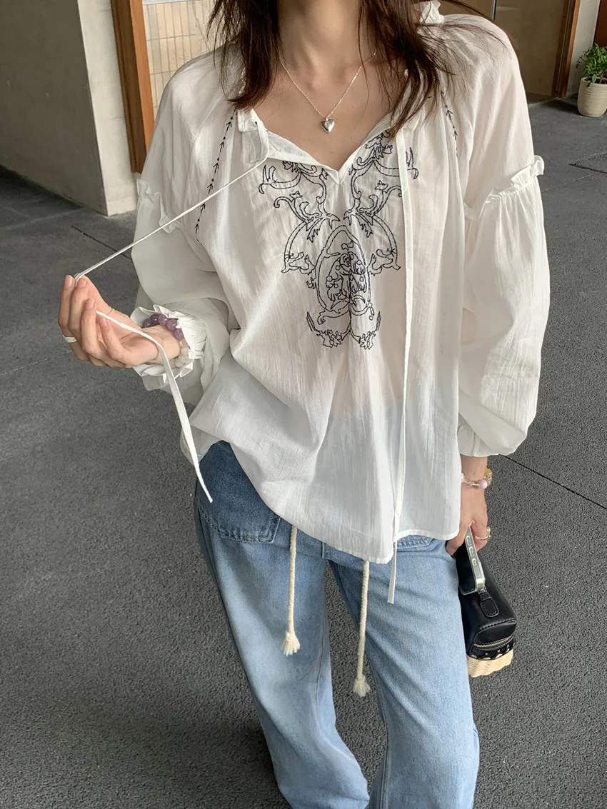 

Осень-весна 2026, корейский стиль, блузка с V-образным вырезом и вышивкой, ретро-блузка с защитой от солнца, женская (T813)