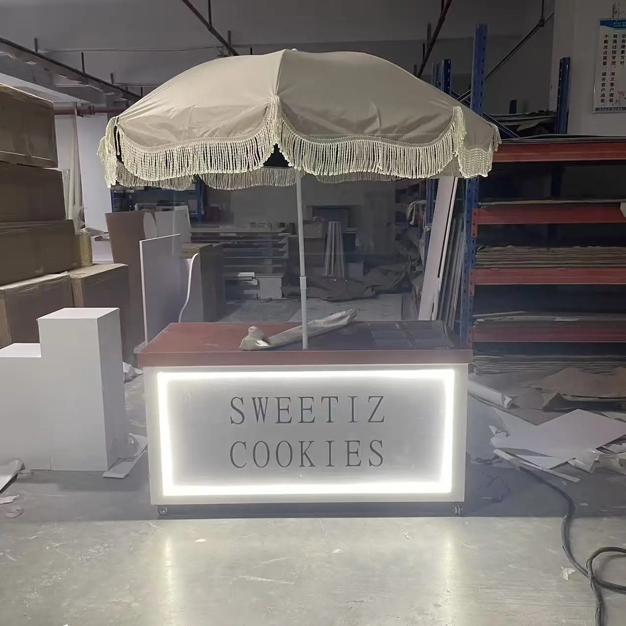 2026 New Design Birthday Party Ceremony Decoration Candy Cart with Wheels Foldable Dessert Cart Display With Wheels and Umbrella