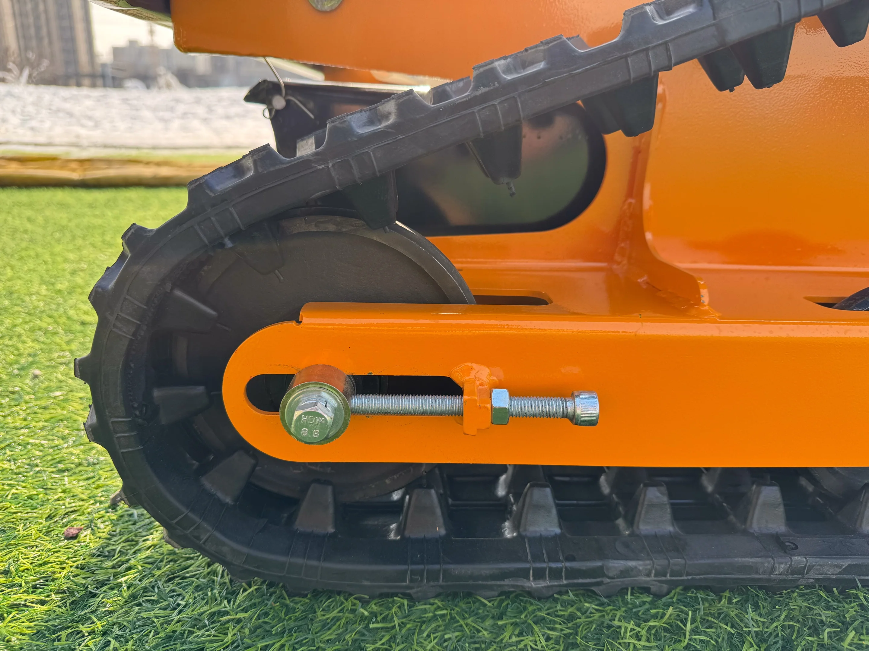 800mm All-Terrain Automatic Lawn Mower Remote Control Multifunctional Garden Weeding Track Type Customizable Lawn Care Equipment