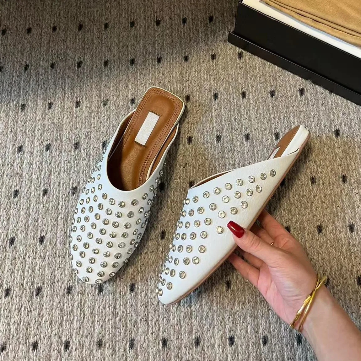 شبشب مولر كسول من الجلد الطبيعي الماسي المائي للنساء ملابس خارجية صيفية، قاعدة مسطحة، غطاء رأس، نصف شبشب مثبت