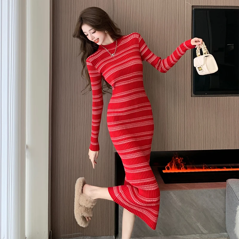 Koreański sweter z dzianiny, otulający, dopasowany, okrągły dekolt, jesienno-zimowy, z włókna poliestrowego, długi, obcisły.