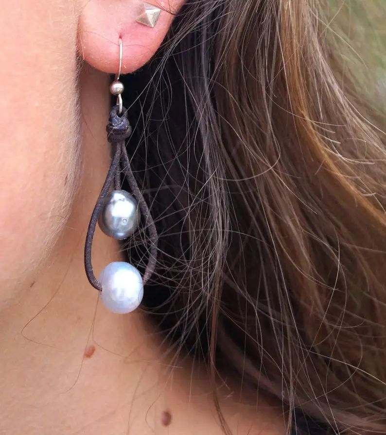 Серьги, таитянский жемчуг, белый Австралийский жемчуг, австралийская кожа, серебро 925 пробы, женское украшение Серьги, таитянский жемчуг, белый Австралийский жемчуг, австралийская кожа, серебро 925 пробы, женское украшение