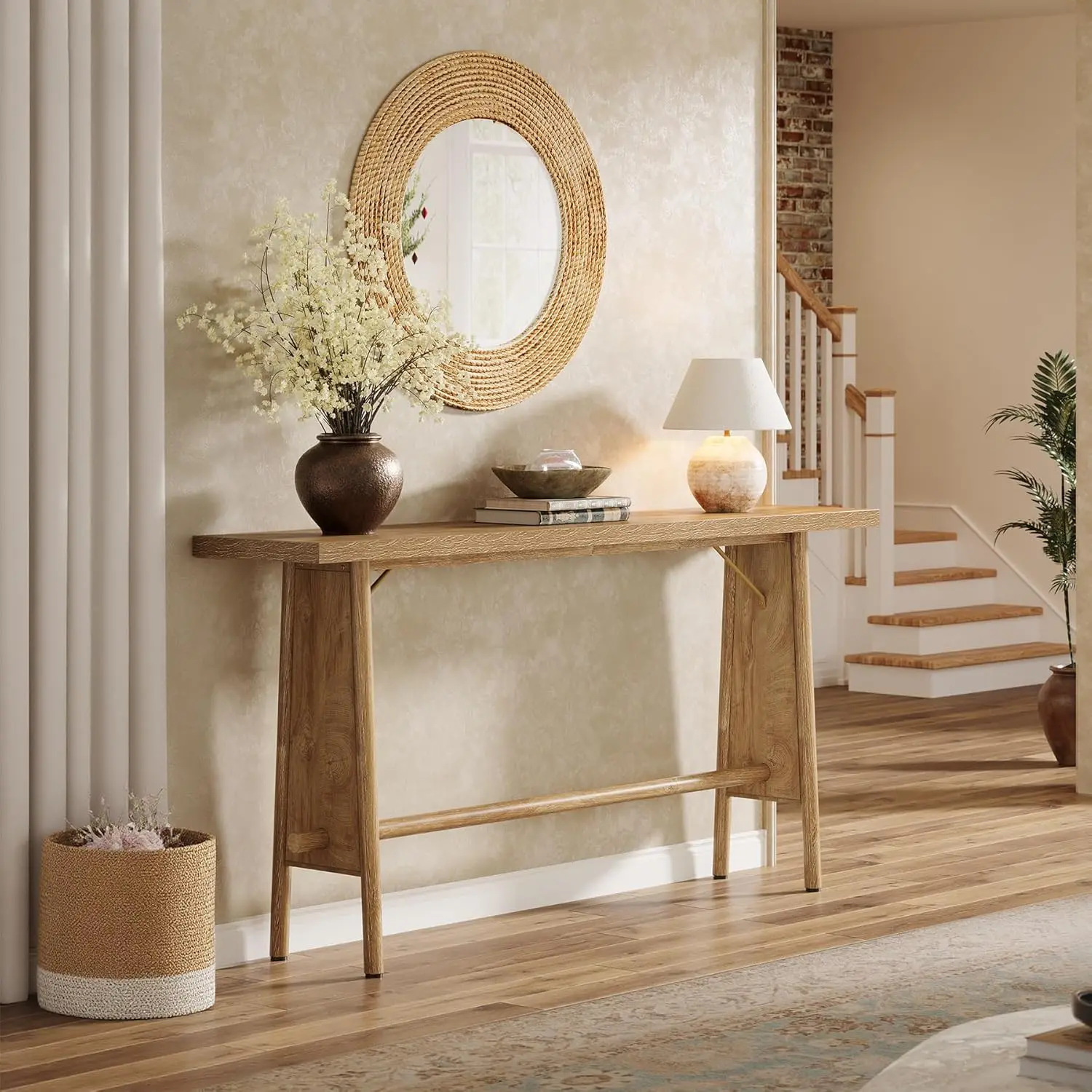 طاولة مدخل طويلة، طاولة وحدة تحكم حديثة بأرجل معدنية، وحدة تحكم أريكة خشبية خلف الأريكة للمدخل، القاعة