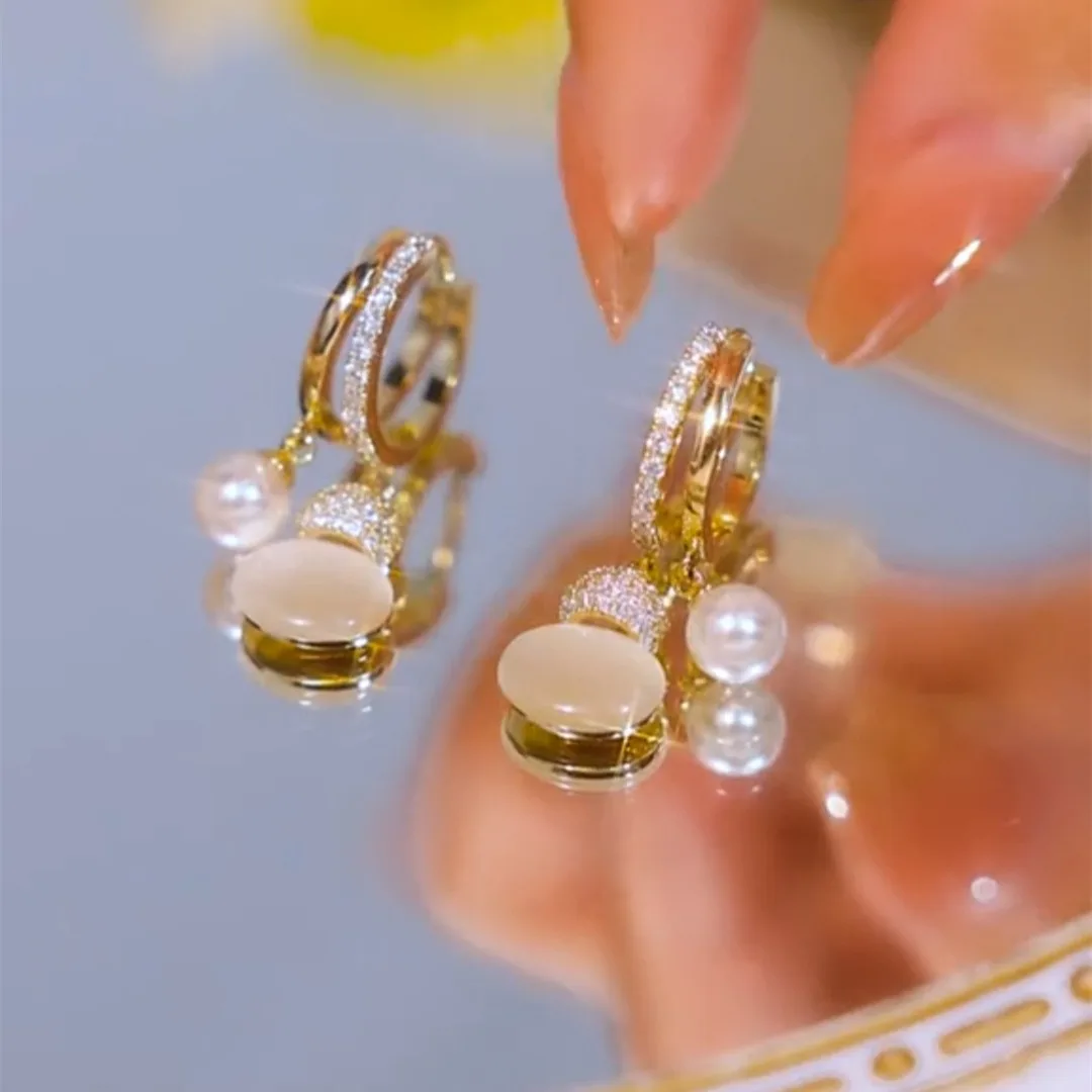 New model Luxury at a reasonable price  Exquisite Simplicity Fashion Elegance Cat's Eye Stone  Alloy Simulated pearl  Earring