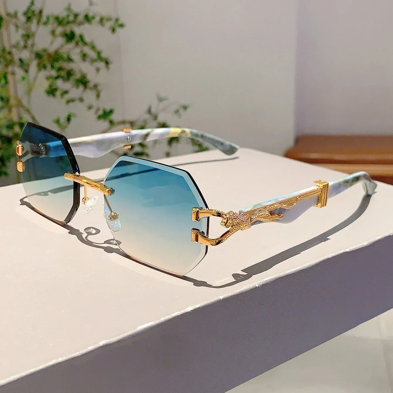 

Neutral New Rimless Sunglasses Cut Edge Senior Sense of Men's Retro Classic Fashion UV400 Driving Travel Protection Sunglasses