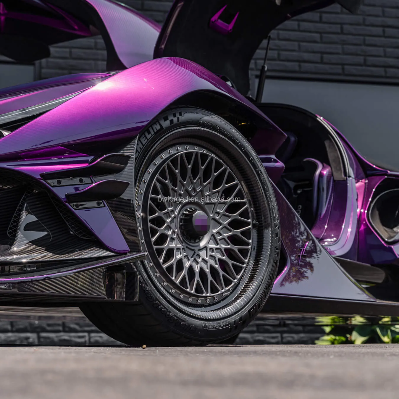 

Кованые карбоновые диски 5x114.3 5x127 5x130 с глубокой полкой для автомобилей Cadillac, Subaru, Lexus, Ferrari C7 C8