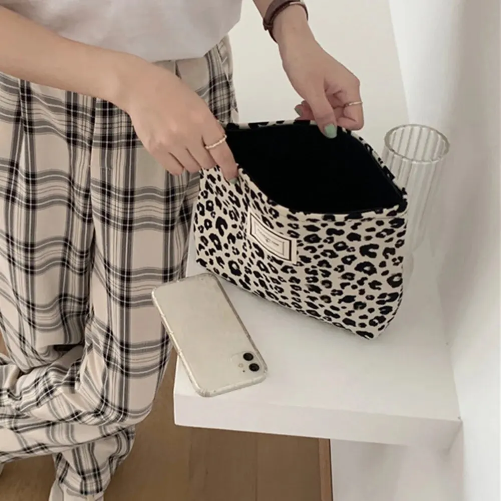 Fashionable Leopard Print Western Style Makeup Bag Portable Canvas Mobile Phone Bag Hand Held Bag Minimalist Storage Bag