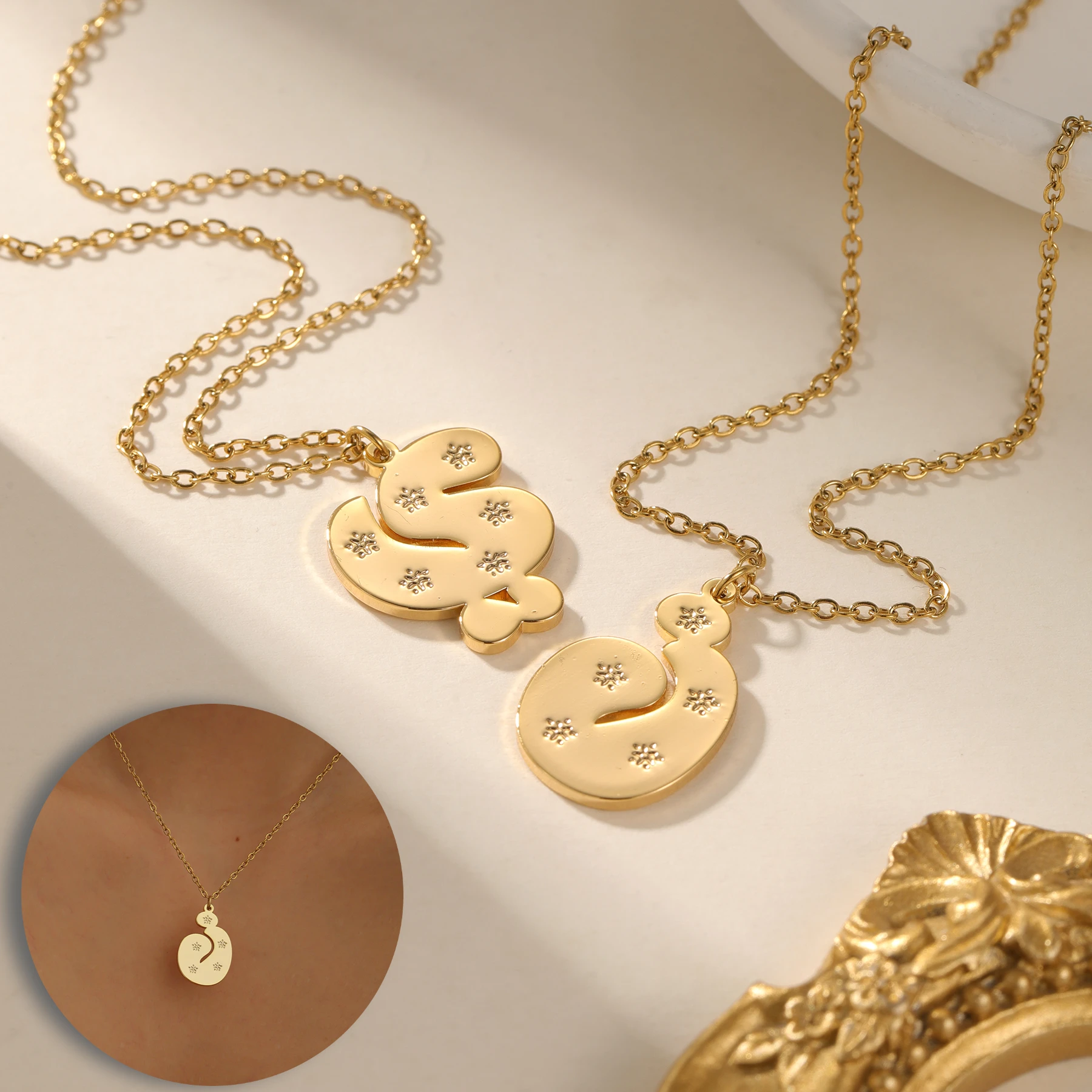 

Custom Wide Arabic Name Necklace Laser Cut Pendant with Etched Star Patterns Islamic Jewelry Gift for Men Women 18K Gold Plated