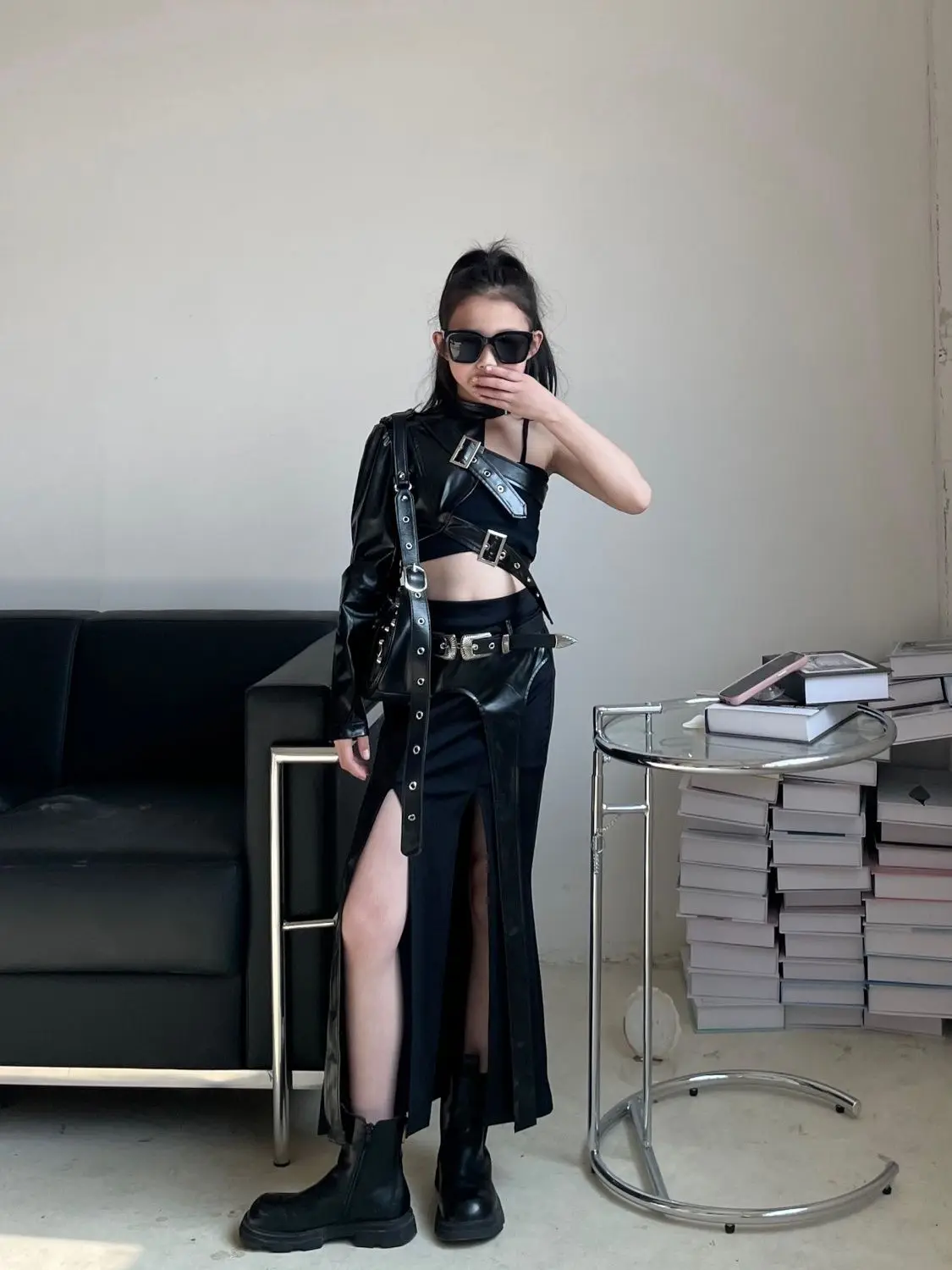 

Spring new trendy girls' leather jacket leather skirt two-piece set for children's fashion shows children's jazz dance costumes