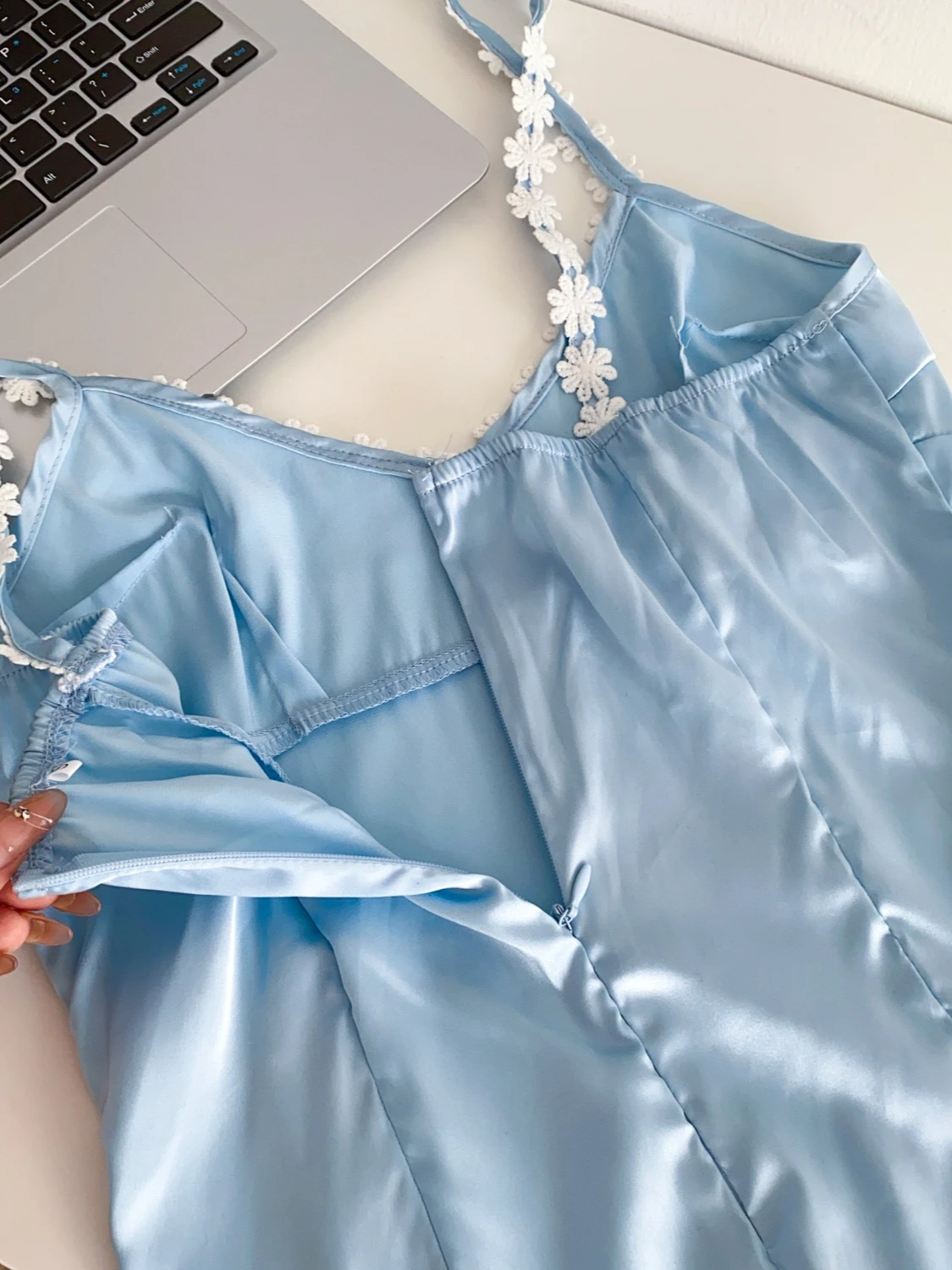 Foamlina New Hot Spicy Girls Canotta in raso Top Summer Chic Floral Trim V Neck Strap Senza maniche Spacco anteriore Cerniera posteriore Canotta