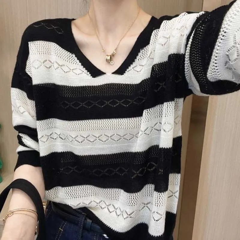 

Loose Autumn New Hollow Knitted Sweater Top for Women, Fashionable and Versatile, with a Western Style Fashion Women's Clothing