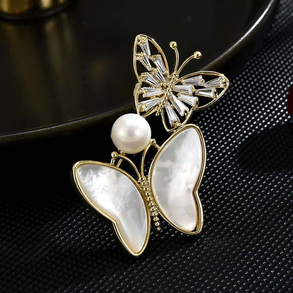 Women's Jewelry Shell Butterfly Brooch Crystal Zircon Inlaid Wedding Banquet Gift Female Clothing Accessories Lapel Pins