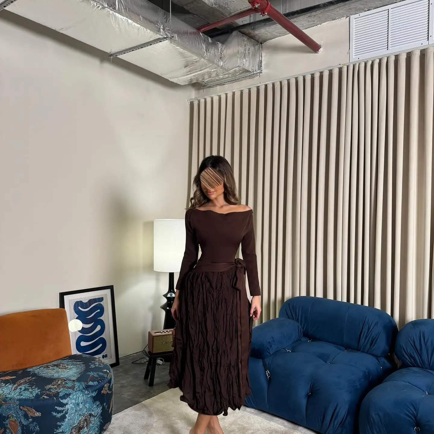 Abiti da celebrità in jersey squisito personalizzato Abito da sera moderno a maniche lunghe con girocollo Abiti da festa semplici con cintura dritta