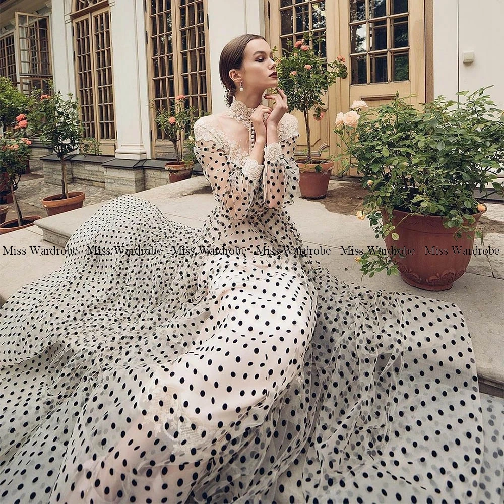 Retro Tulle Evening Gowns Lace High Neck Black Polka Dotted Applique Button Long Sleeves A-Line Floor-Length Prom Party Dresses