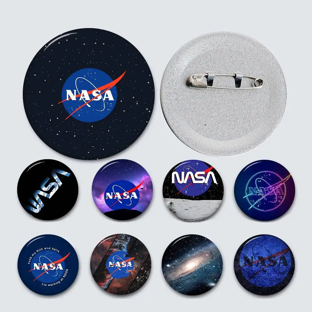 Broches classiques N-NASA-A de dessins animés, badges d'anime ronds faits à la main, épingles de revers, bijoux pour sacs à dos, vêtements, cadeaux