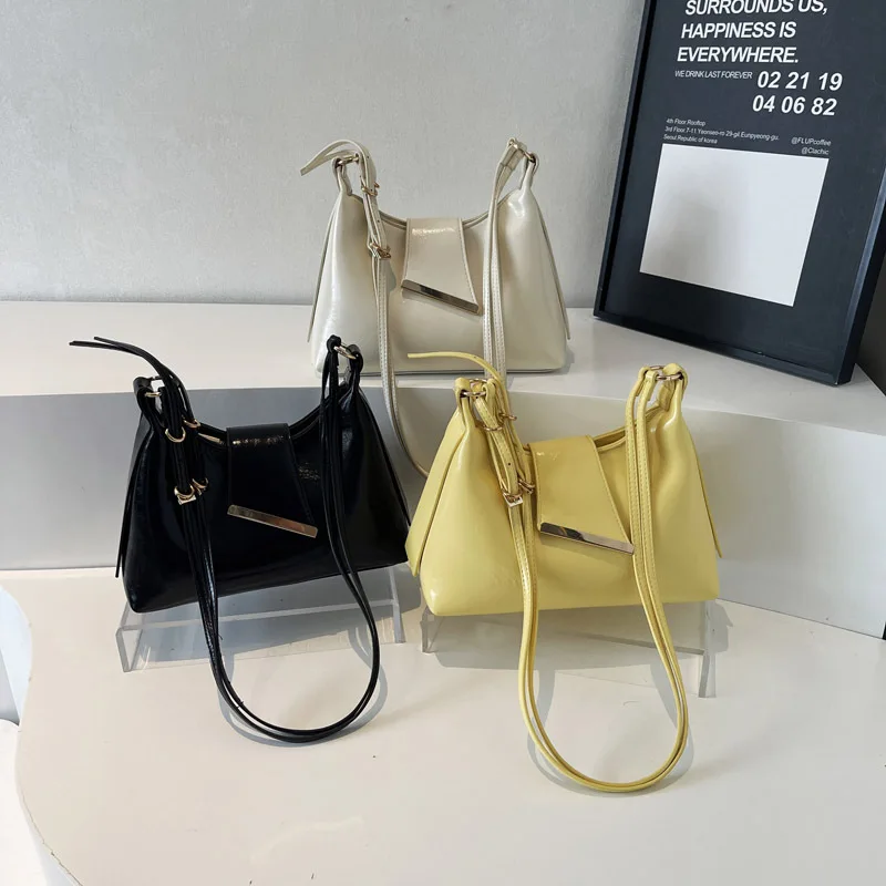 Women's shoulder bag minimalist style niche buckle design shoulder underarm bag simple fashion versatile baguette messenger bag