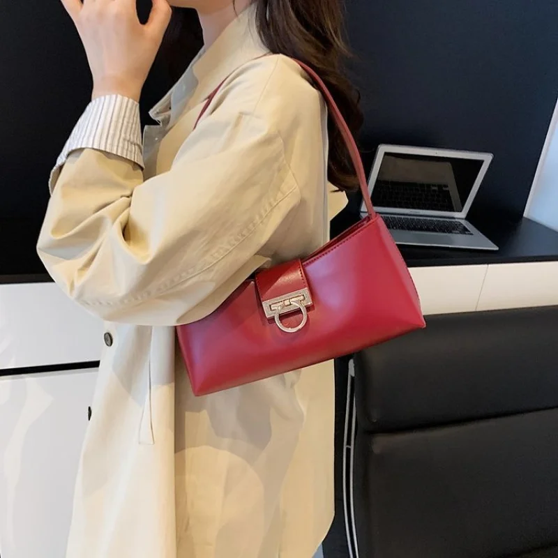 

Luxury Ladies Tote Bag Crafted From Premium Leather Featuring High-End Quality And Paris Neat Vintage Look ​