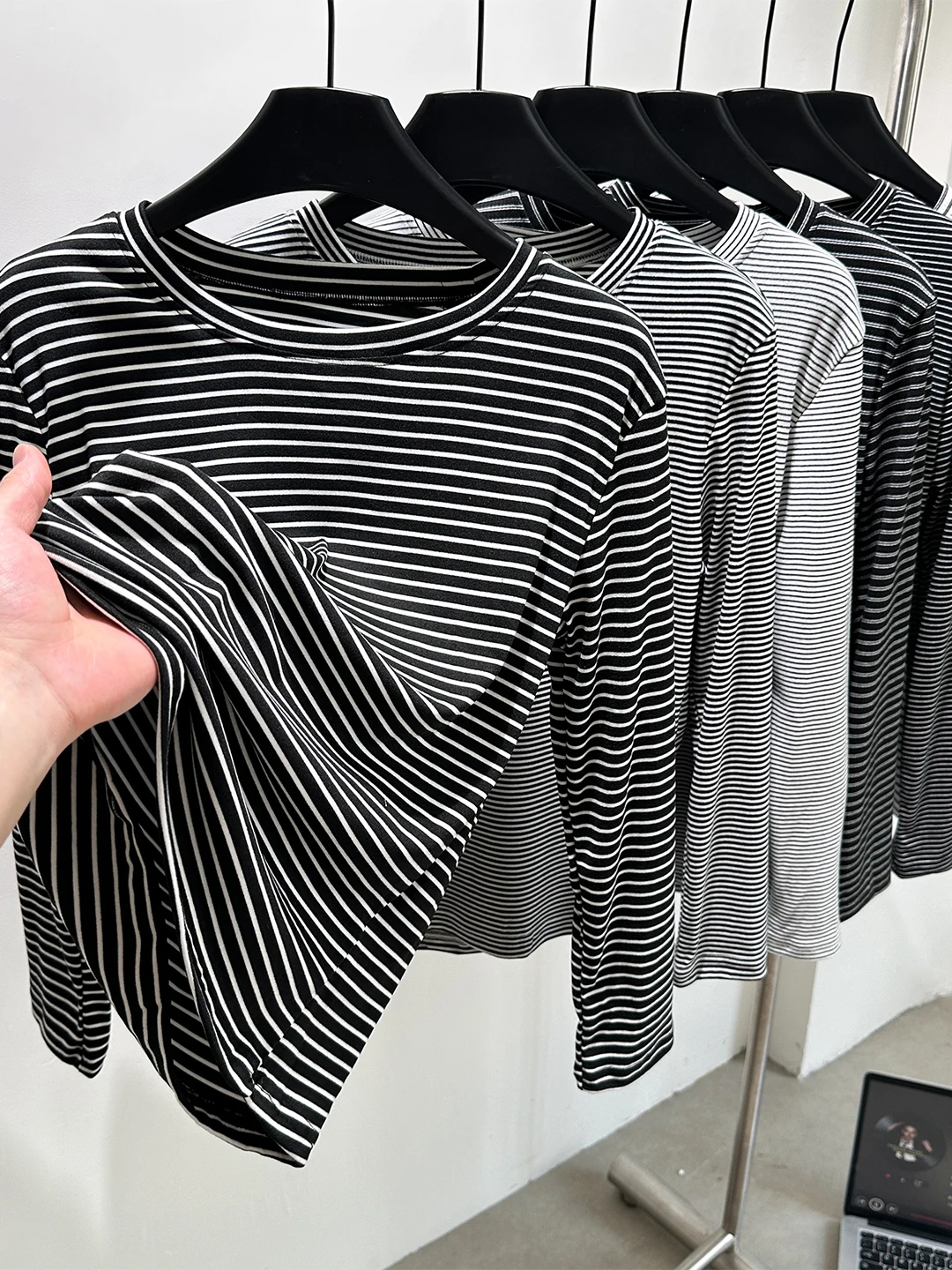 Women's Long Sleeve Fleece Lined T-Shirt Slim Fit Base Layer Shirt Stripe Pattern Warm Inner Wear Top for Autumn Winter