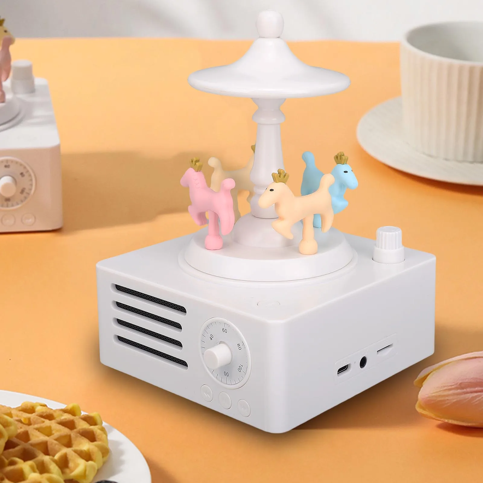 Altavoz innovador giratorio con decoración de caballo, caja de música con Bluetooth, tarjeta de memoria pequeña, reproducción auxiliar, sonido estéreo de 360 grados
