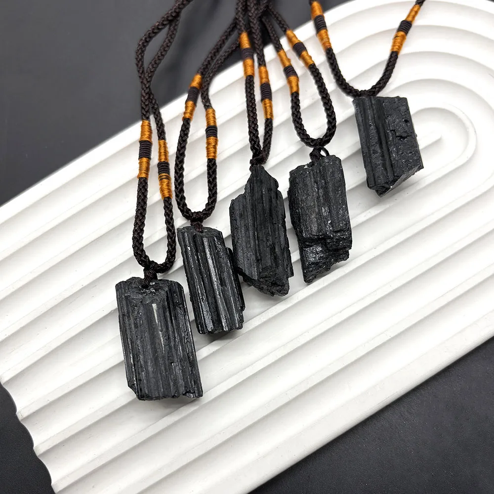 1 Stück natürlicher roher schwarzer Turmalin-Rohstein-Kristall mit verstellbarem Seil, handgefertigter Energie-Edelstein für DIY-Geschenke und Heilung – Detail 2