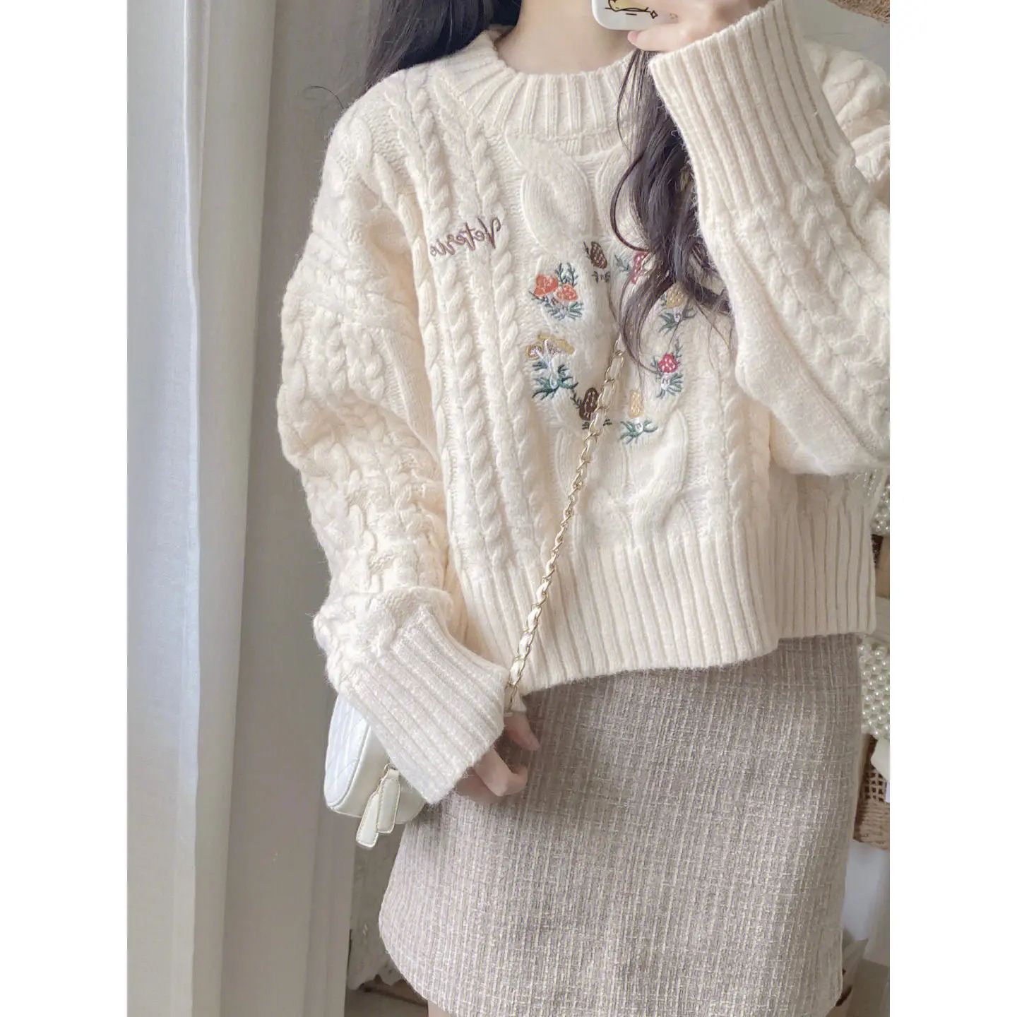 

retro embroidered small flowers warm and soft waxy sweater for women, niche design short knitted sweater jacket for small people