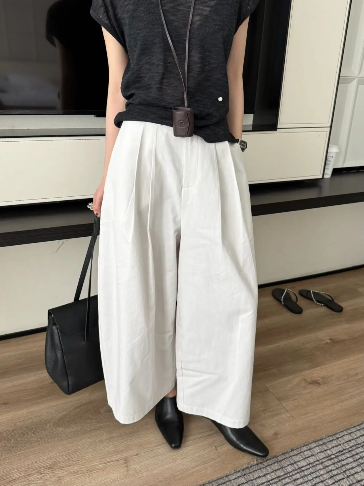 

Женские повседневные брюки Lilian: широкие, свободные, фасона «баллон», в расслабленном стиле, с высокой талией, удобные, прямого кроя, для работы и повседневной носки