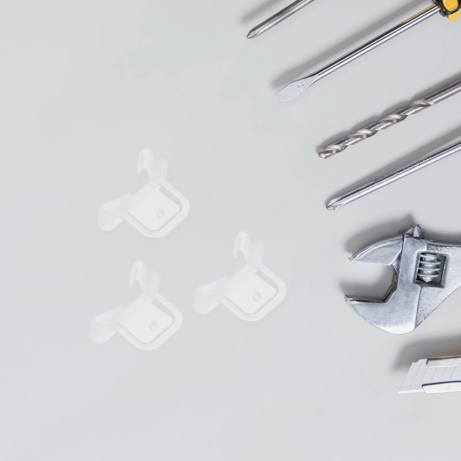 

100 шт. пластиковых зажимов для карточек, держателей ценников, рекламных материалов, аксессуаров для супермаркетов и магазинов