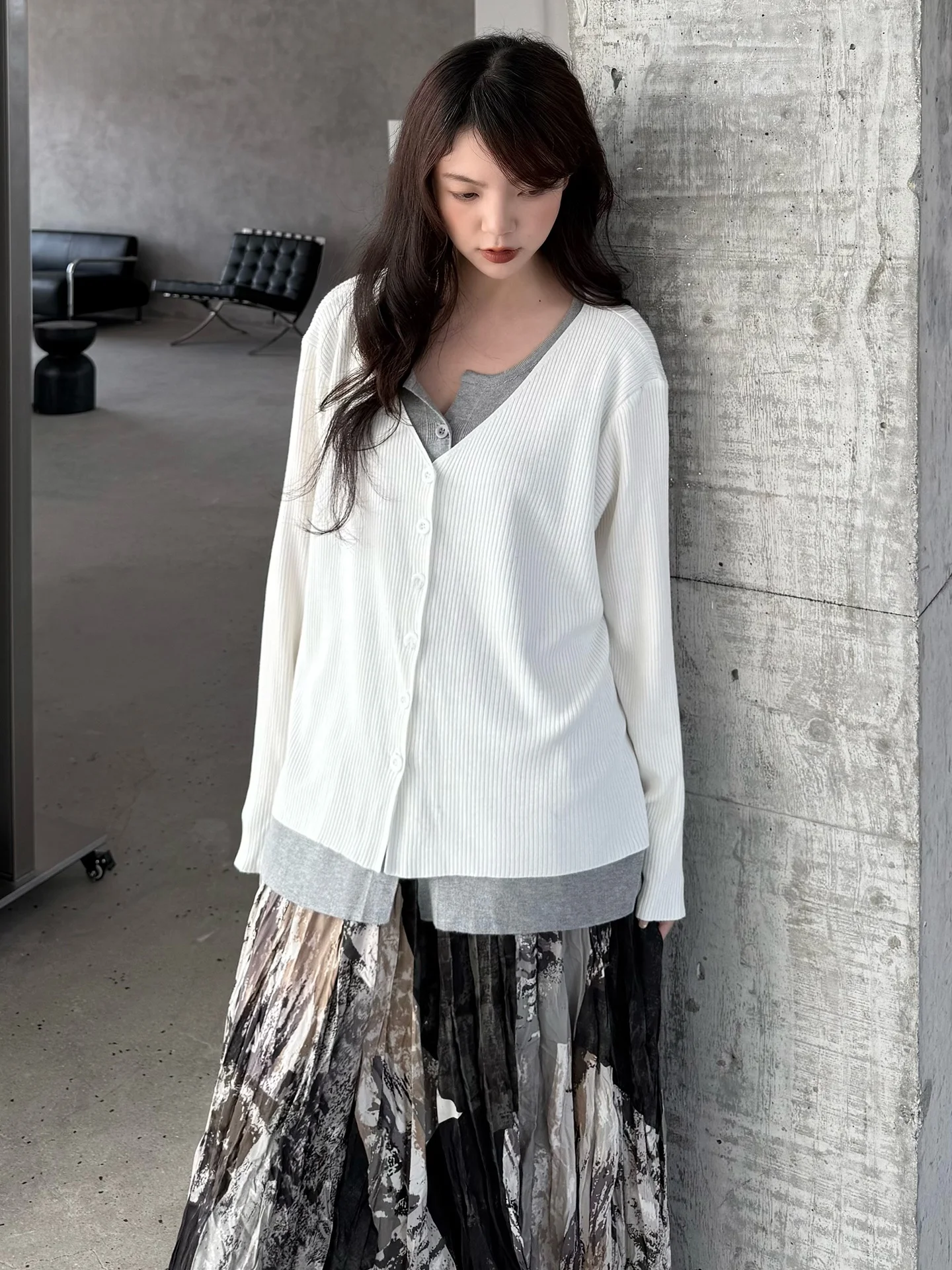 

Женский вязаный кардиган из смесовой шерсти с эффектом двухслойности, цветная серия, длинный рукав, стандартная длина, на пуговицах спереди