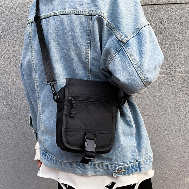 

The neutral color bags for men and women are specially designed for outings and shopping trips.