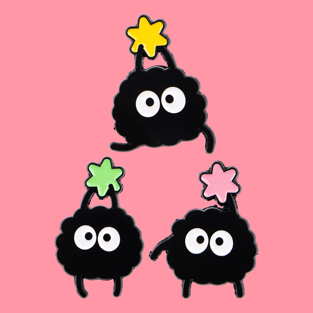 Anime Schwarze Kohle Kugeln Emaille Pins Niedliche Cartoon Pin Abzeichen auf Rucksack Revers Brosche Kostüm Zubehör Mode Schmuck Geschenke