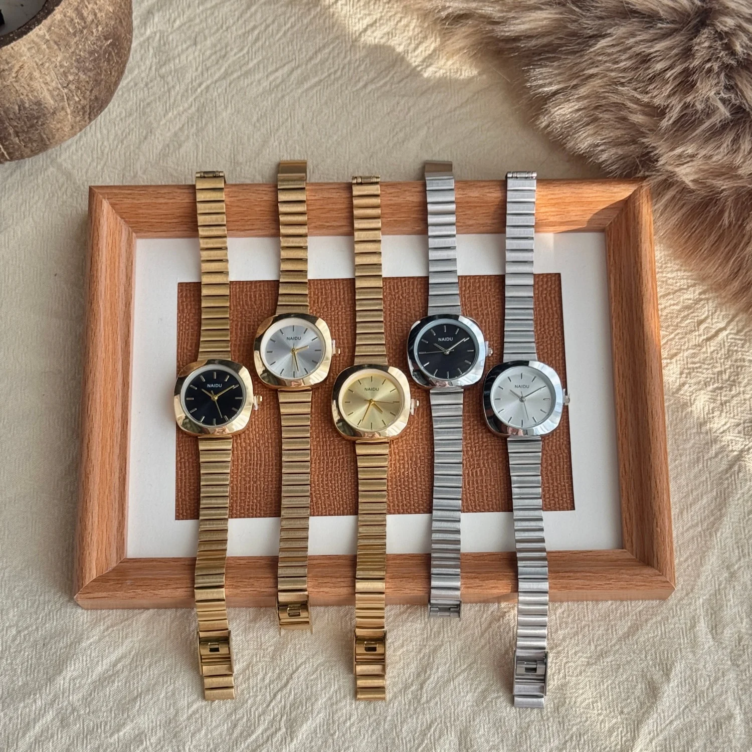 

Новые хит продаж, золотые часы для женщин, кварцевые наручные часы с регулируемым стальным ремешком, высококачественные и минималистичные женские часы Reloj Mujer