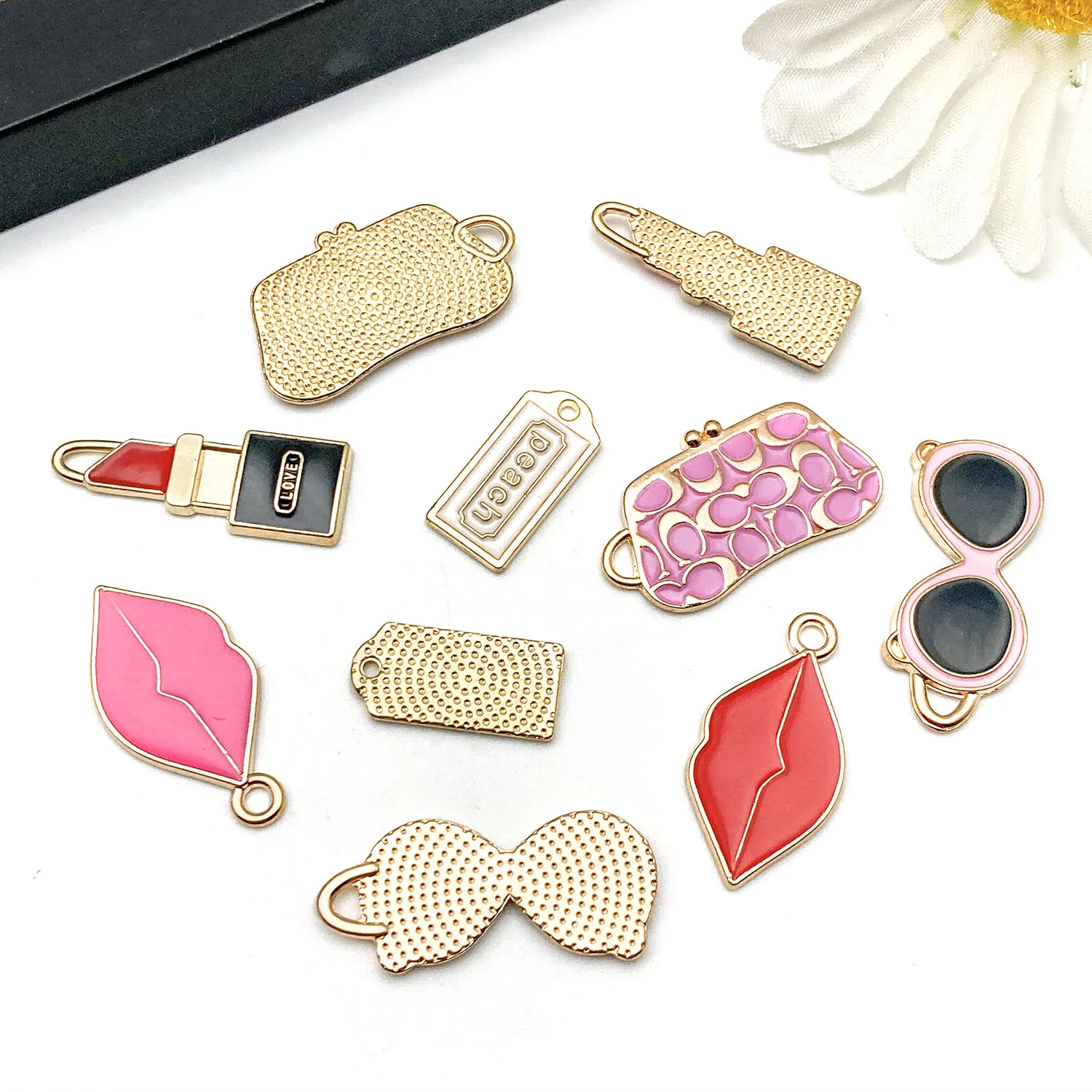 5/10 قطع من المعلقات المصنوعة من سبائك المينا للحقائب النسائية التي يمكنك صنعها بنفسك وإكسسوارات أحمر الشفاه والأساور والأقراط وسلاسل المفاتيح.