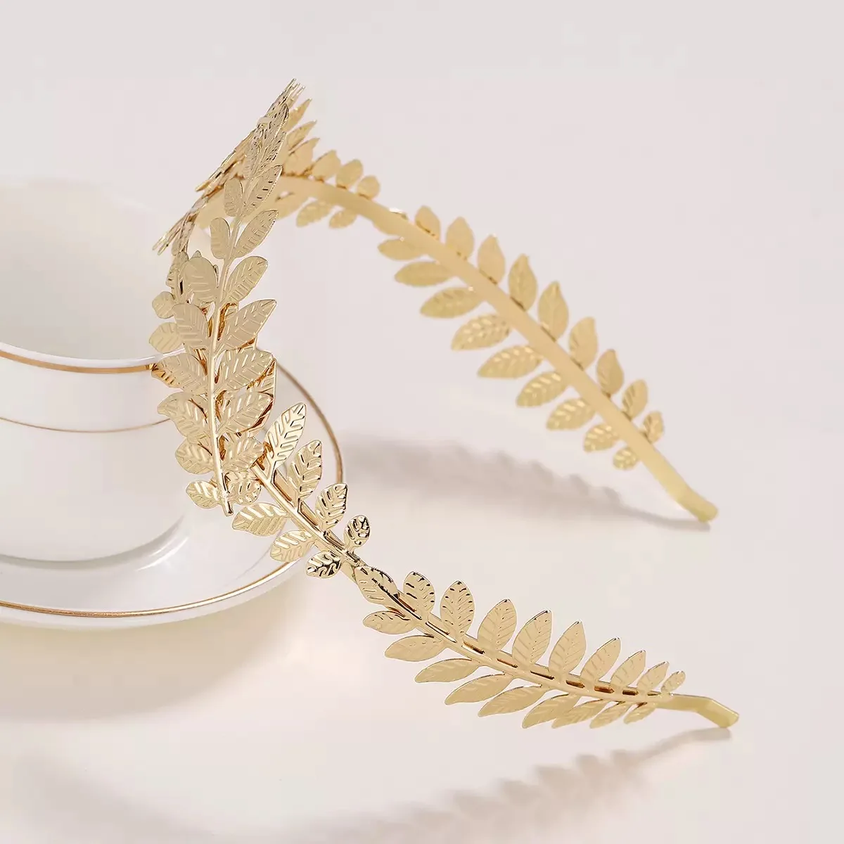 Retro leaf metal headwear, leaf hair bands, popular and best-selling hair accessories, Baroque crown accessories