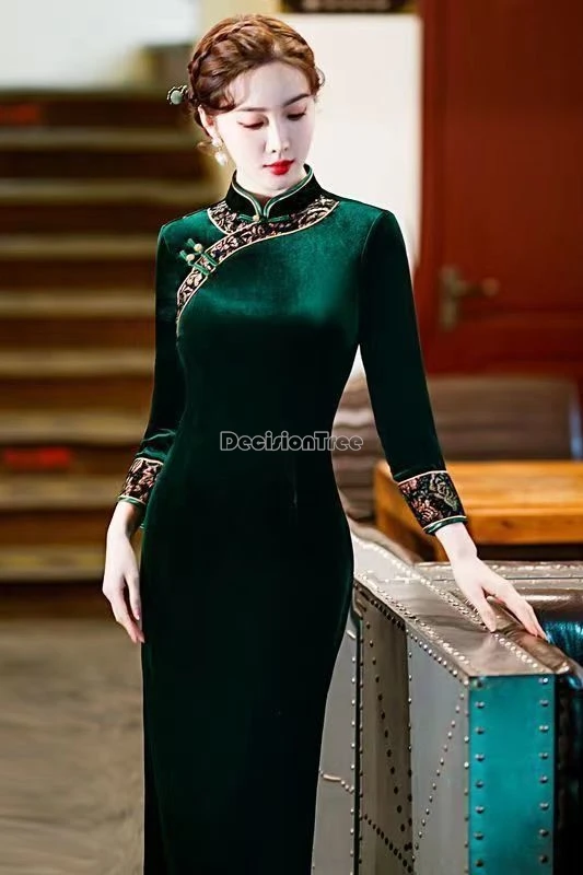 

2025 new improved chinese retro style velvet long cheongsam dress tang suit women stand collar long sleeve slimming qipao dress