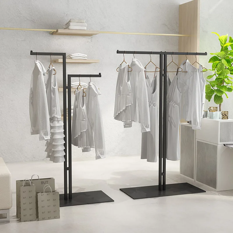 Custom Stainless Steel Display Rack para mulheres, Square Standing Clothes Pendurado Display, loja de roupas, personalizado