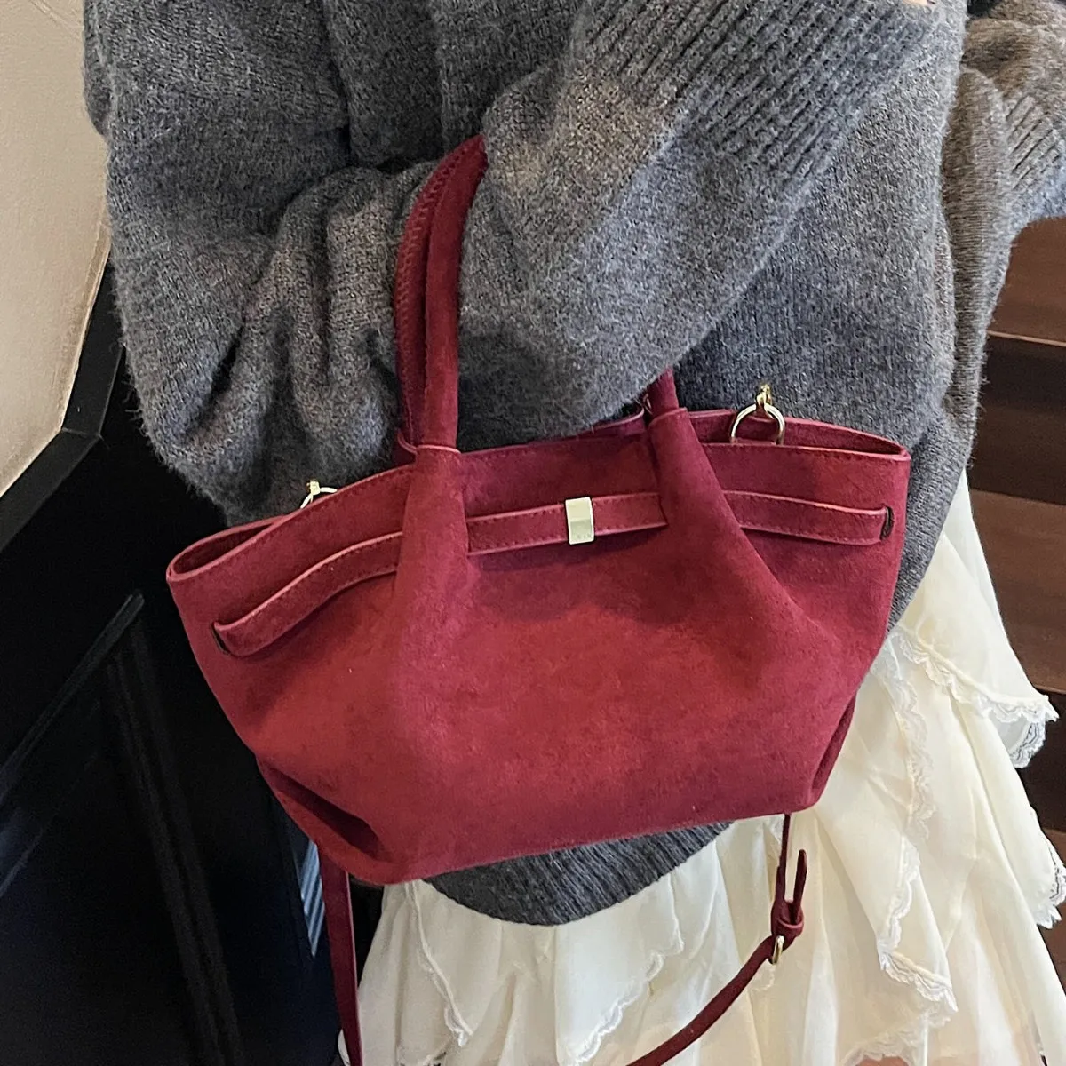 

‌ Матовая большая сумка премиум-класса 2025, женская ретро-сумка подмышками, регулируемый ремень, стильная пригородная сумка, повседневная сумочка для спортзала и выходных