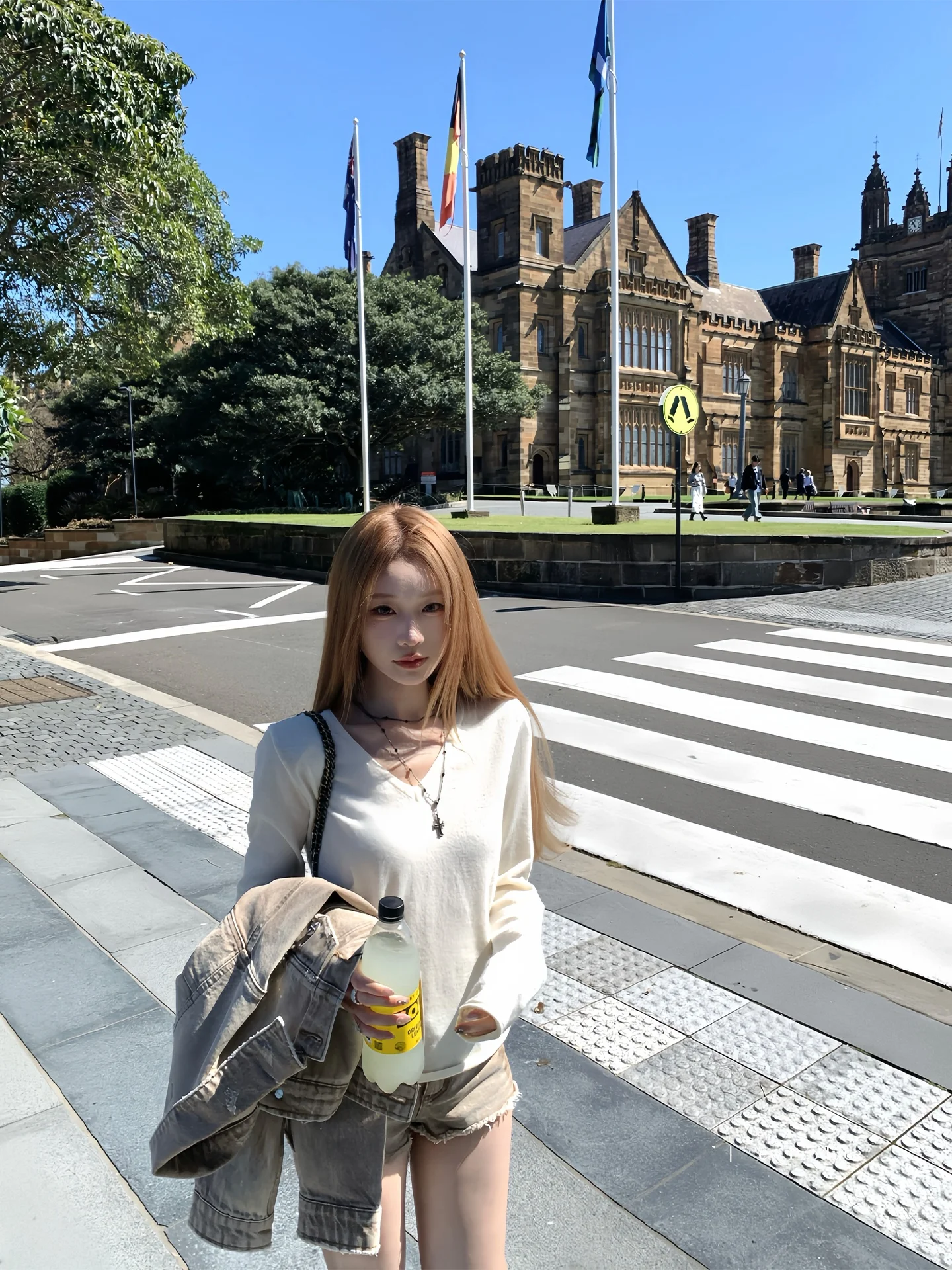 

Женская футболка Coolline Sydney Street Corner с длинным рукавом и принтом, повседневная, с V-образным вырезом, приталенная, стандартный крой