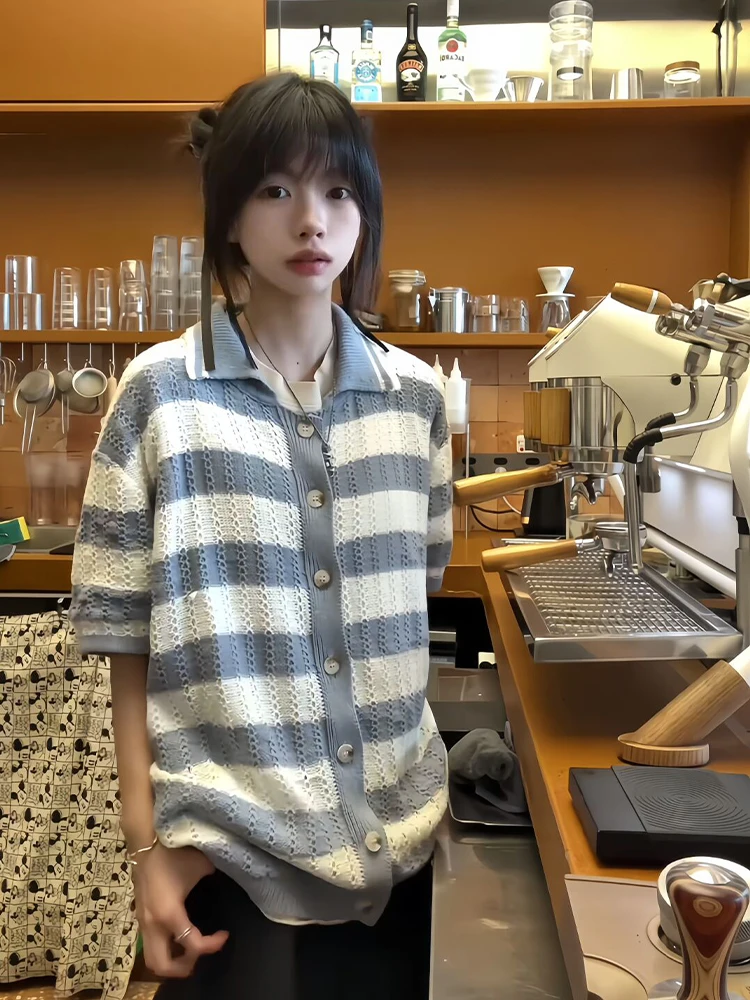 

Мужская вязаная рубашка свободного кроя с коротким рукавом в серо-синей контрастной расцветке, с вырезами, в винтажном американском стиле, Cleanfit, повседневная.