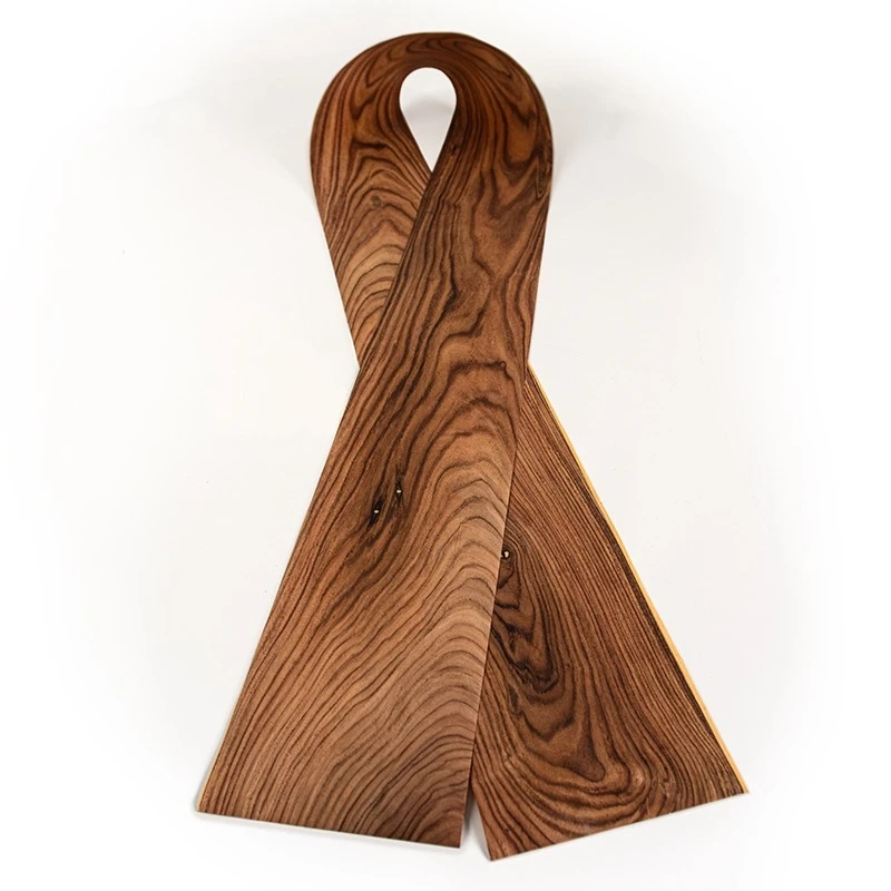 Okleina z naturalnego drewna palisandru Santos o wymiarach 18x240 cm do obudów głośnikowych, dekoracji mebli, renowacji i projektów projektowania wnętrz.