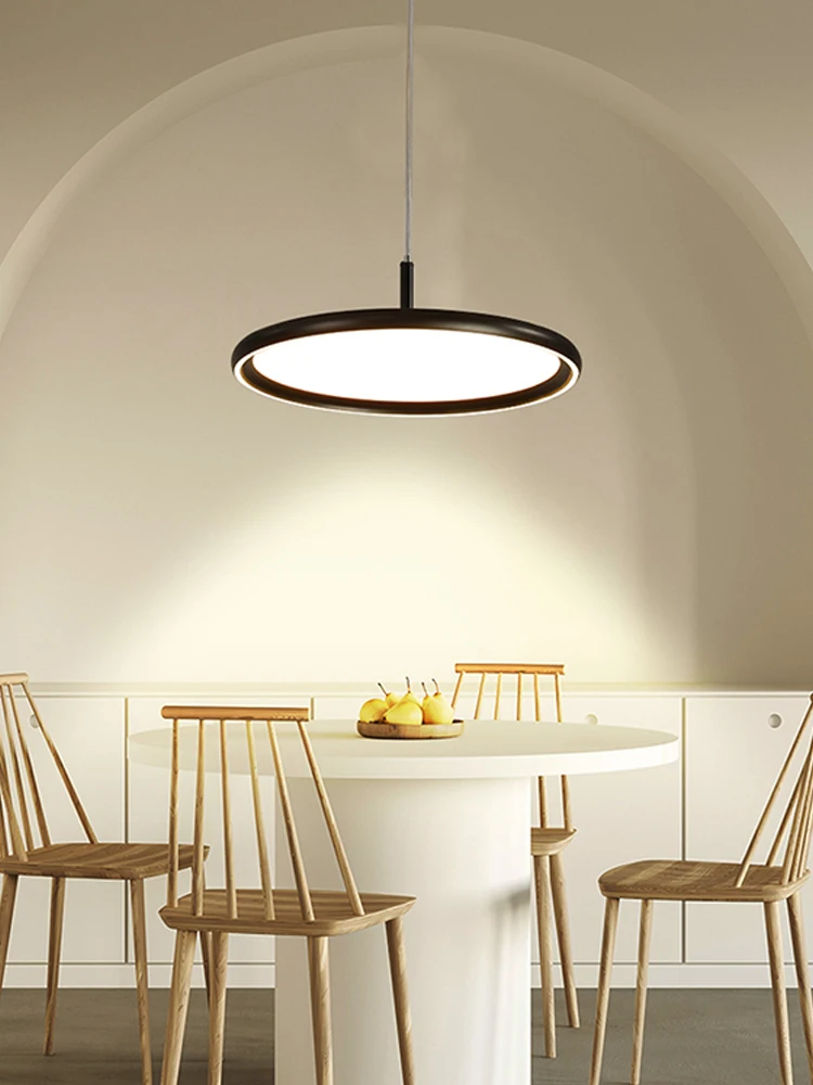 Simples Rodada LED Pendant Light, Controle Remoto Lâmpada Decoração, Preto e branco, Adequado para Sala de Jantar, Quarto, Cozinha, Sala de estar