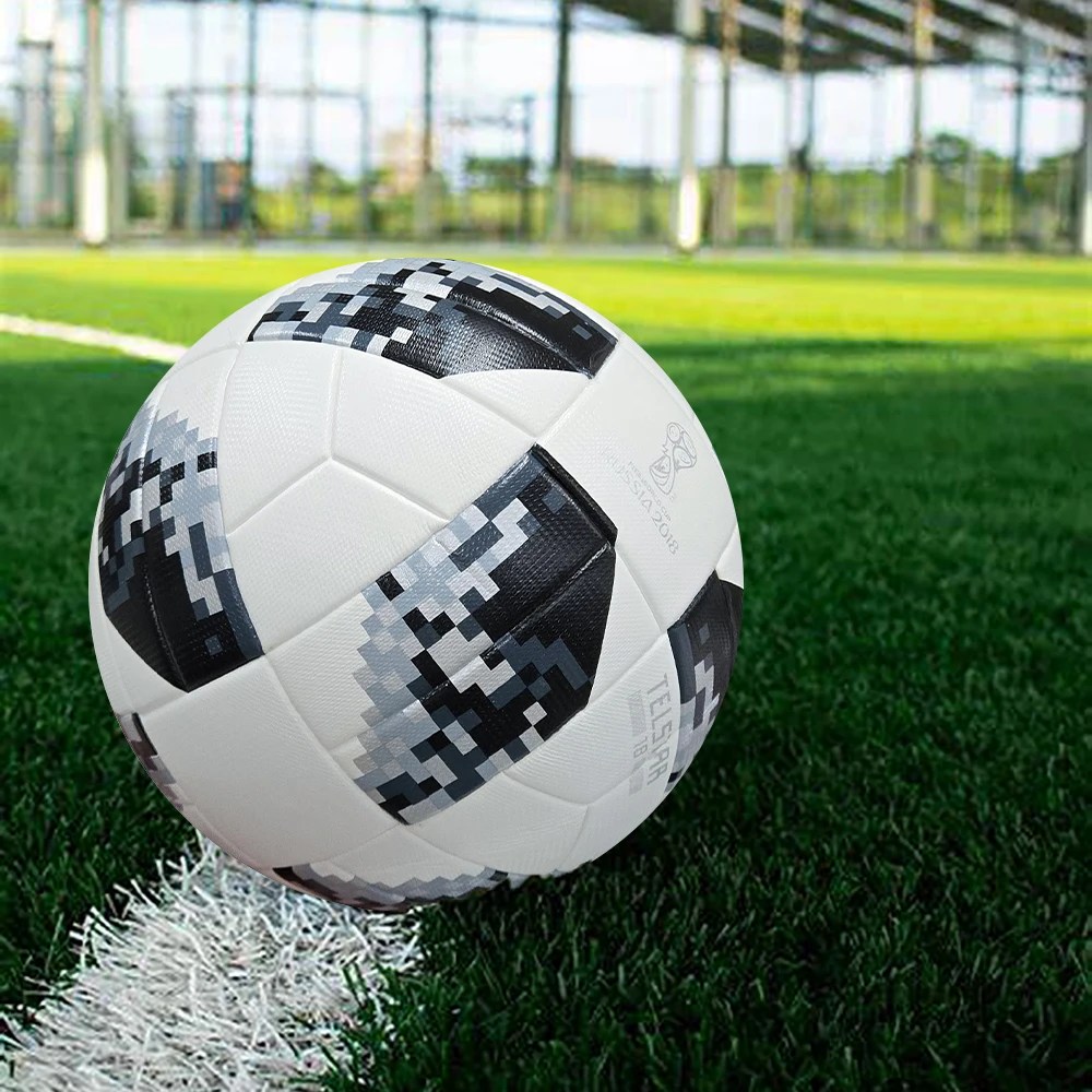 Le più nuove palloni da calcio Formato standard 5 Materiale PU Gioco di partite ufficiale all'aperto di alta qualità Allenamento di calcio Futbol senza soluzione di continuità