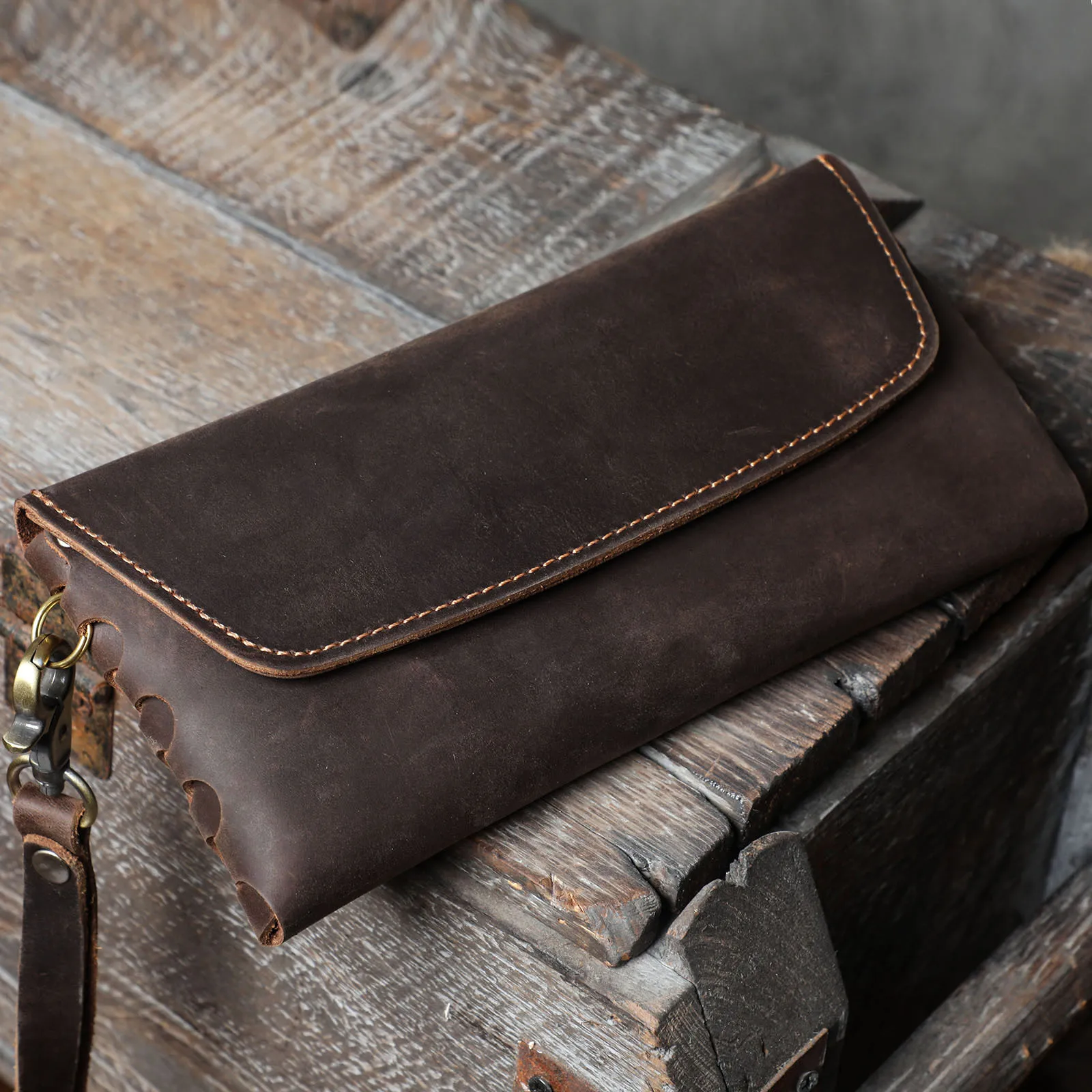 Men's Vintage Pull-Up Leather Clutch, Large Capacity Handmade Cowhide Wallet with Phone Pocket, Minimalist European Style Chest