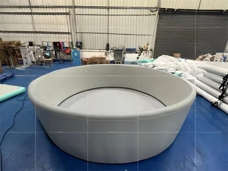 Kinder und Erwachsene Eisbad Schwimmen