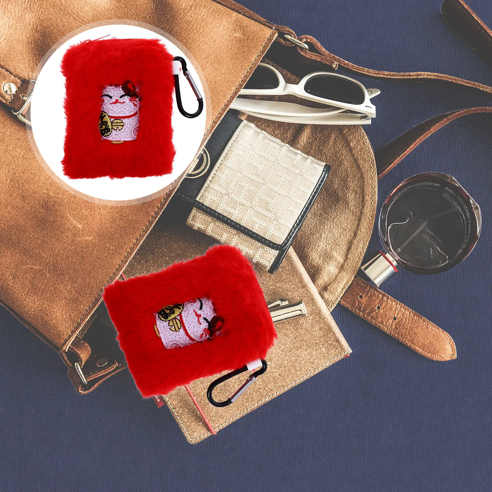 

1Pcs Adorable Lucky Cat Mini Coin Purse Phone Bag Earphone Cable Storage Pouch Change Purse with Buckle Lightweight Soft Fabric