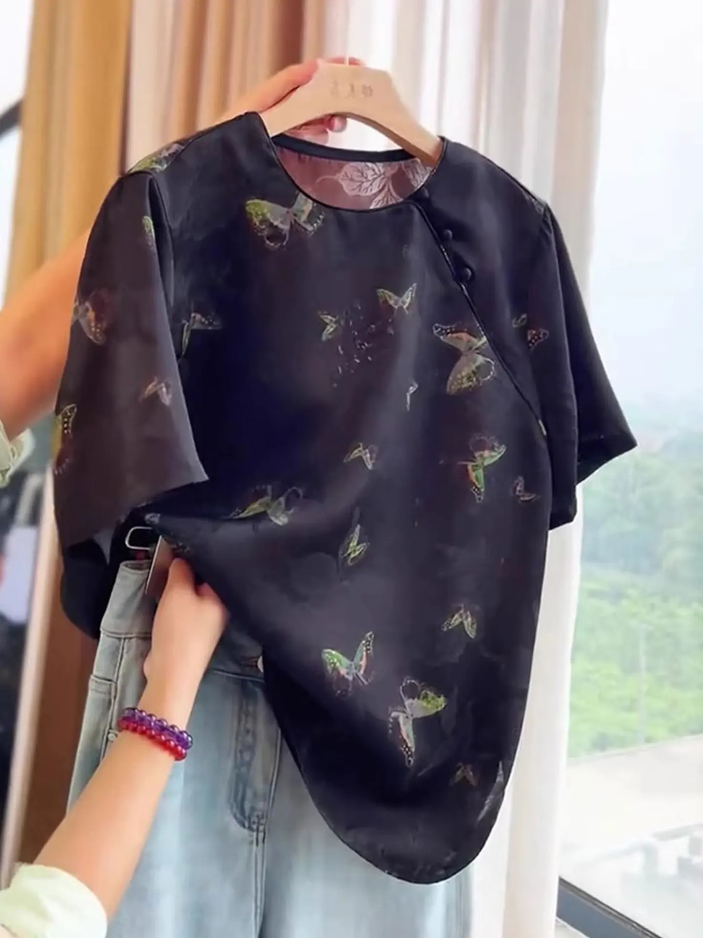 

Новая европейская летняя женская блузка из шелка и шифона с принтом, модный дизайн с цветовыми блоками, коллекция 2025 года