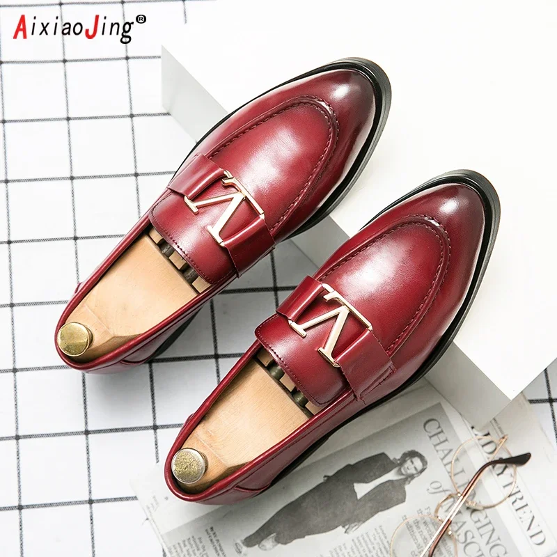 New Designer Men\'s Leather Shoes Trend Luxury Brand Business Pointed Toe Leather Shoes Casual Shoes Leather Buckle Men\'s Loafers