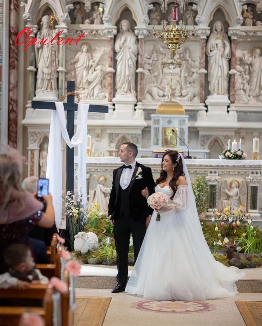 Customized White Tulle Wedding Dress Elegant Strapless Detachable Sleeve Long Sleeves Bridal Gowns Chapel Train Backless Dress