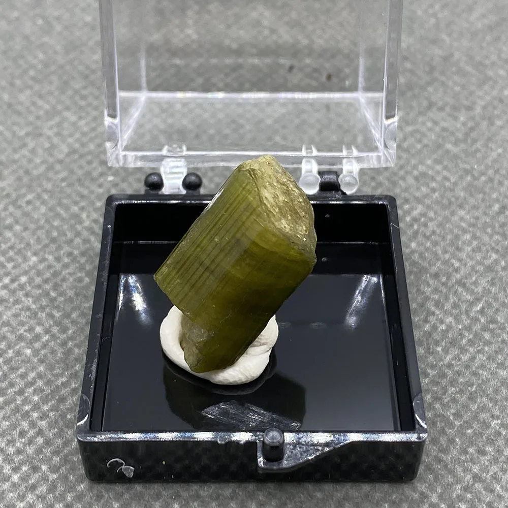 100% natural  Columnar beryl Green Tourmaline gem mineral specimen healing crystal collection+Box size：35*35*35mm